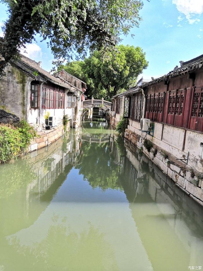 齐达内退役后曾执教皇马，他带领皇马获得过哪些荣誉？游戏画面
